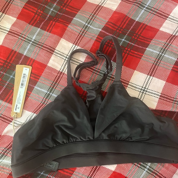 Skims FITS EVERYBODY RACERBACK TRIANGLE BRALETTE in black - Picture 4 of 5